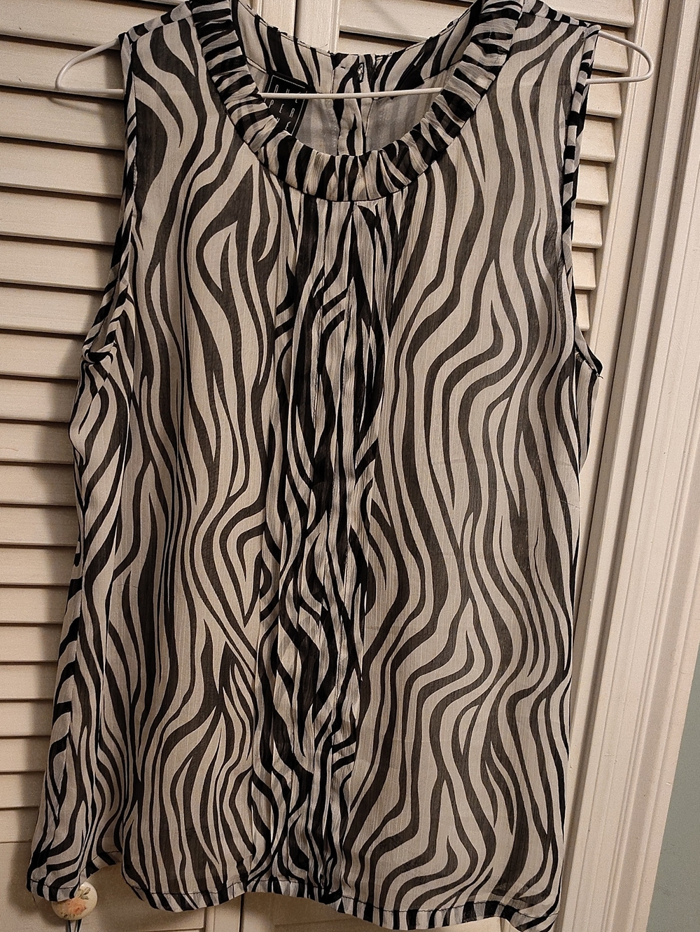 Classic Sleeveless Zebra-Print Camisole in Black and White